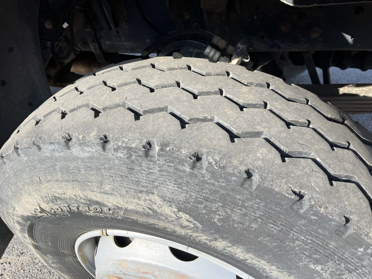 Camion plateau RENAULT Kerax 370dci 4x4 plateau grue Palfinger pk29002