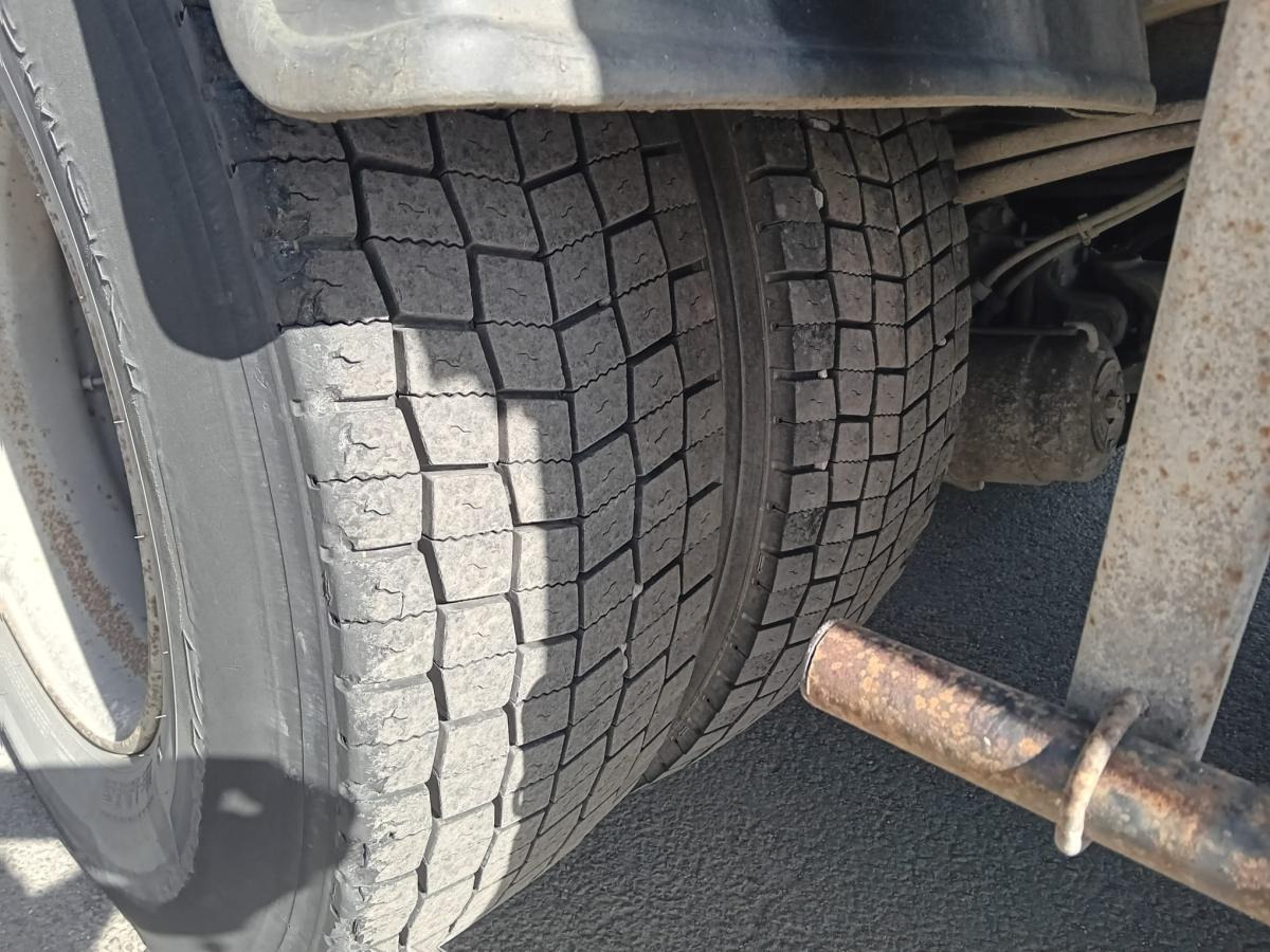 Camion plateau Renault Premium 250