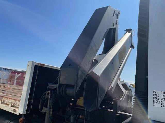 Camion plateau Renault Premium 250