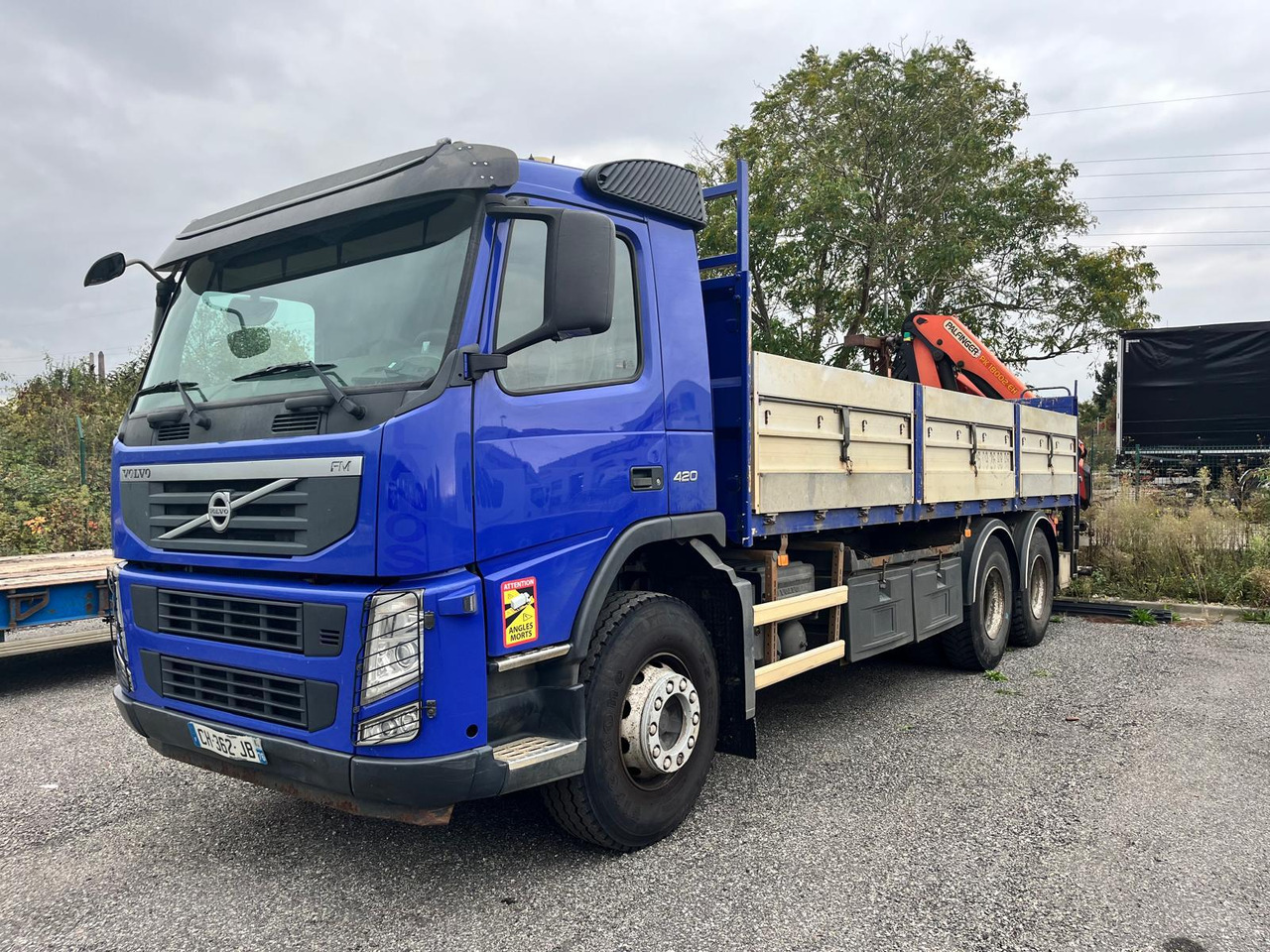 Camion plateau Volvo FM 420