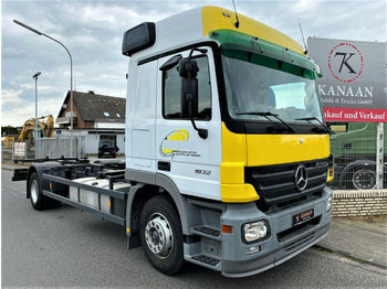 Camion porte-conteneur/ caisse mobile Mercedes-Benz 1832 L Actros BDF Fahrschule (NO 1844/46/2541)