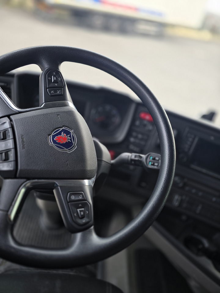 Camion porte-conteneur/ Caisse mobile SCANIA R 450