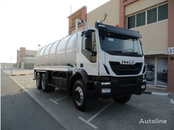 Camion citerne pour transport de carburant IVECO TRAKKER 380: photos 1