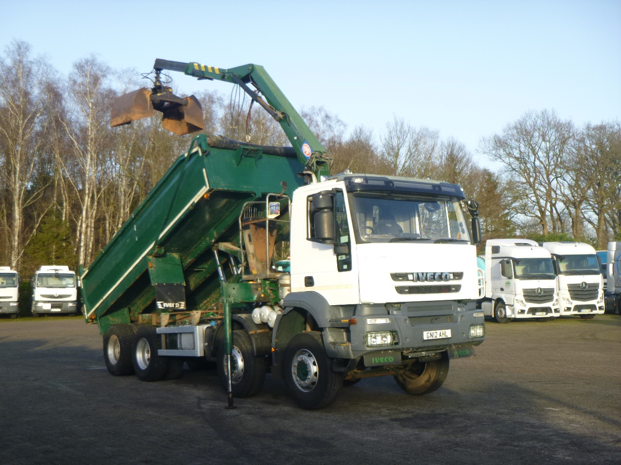Camion benne, Camion grue Iveco AD340T36 8x4 RHD tipper + HMF 1244 Z1: photos 2
