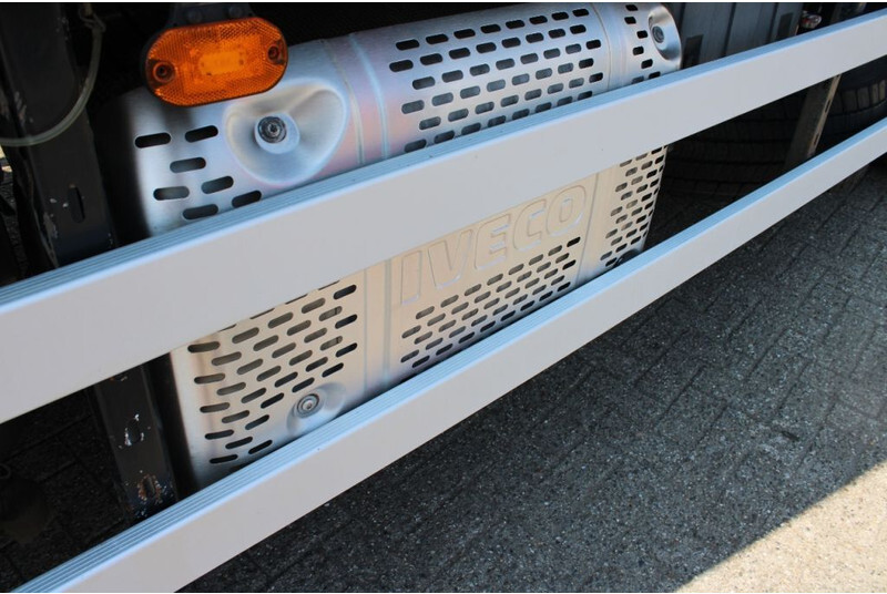 Camion fourgon Iveco Stralis 330 + 6X2 + EURO 6 + LIFT: photos 13