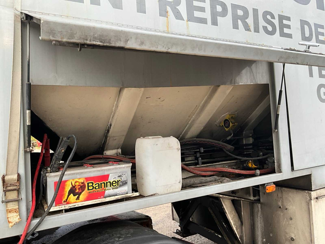 Camion KWB P-393-STI-H3 CHAPEOPLEGGER