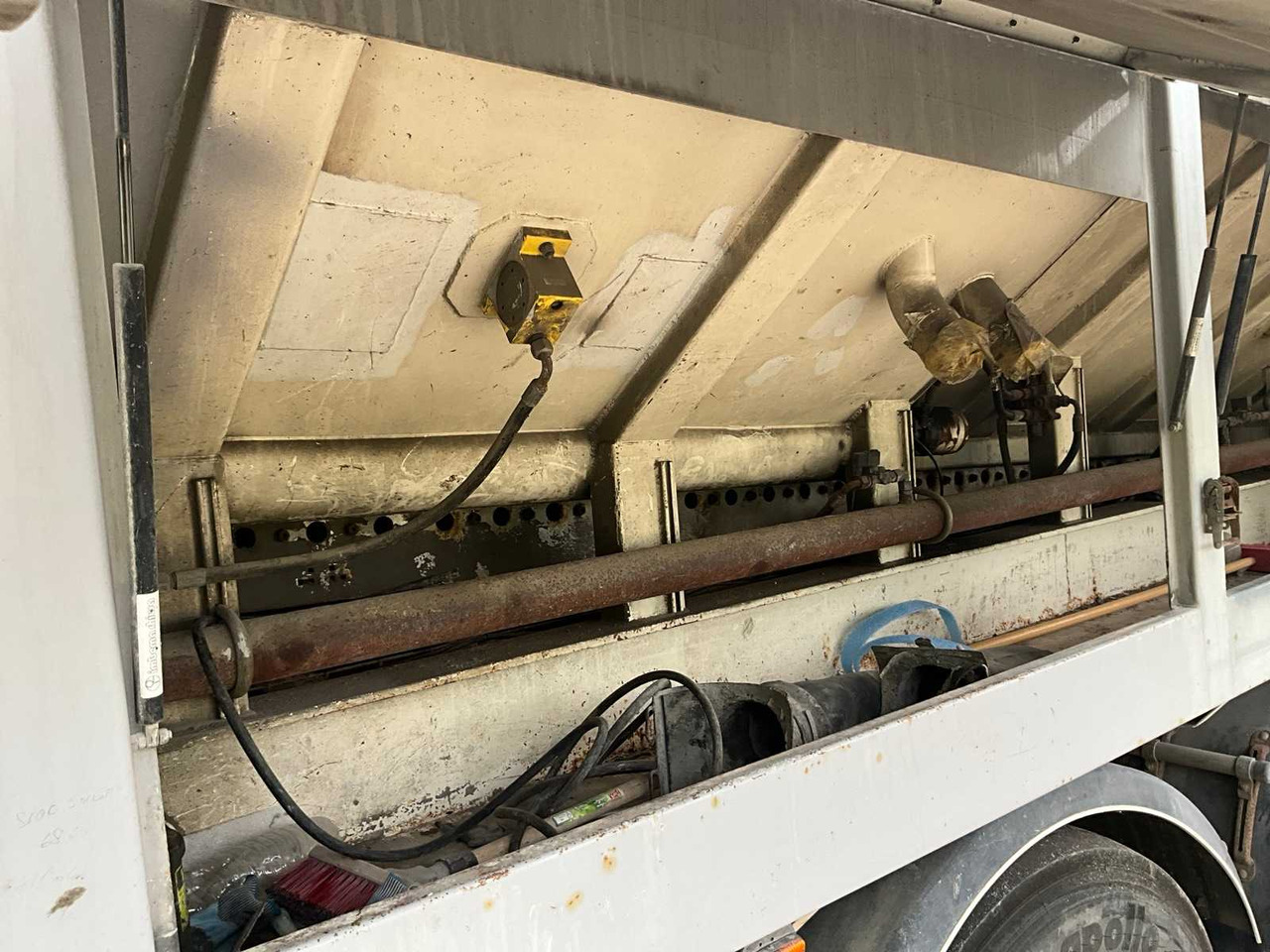 Camion KWB P-393-STI-H3 CHAPEOPLEGGER