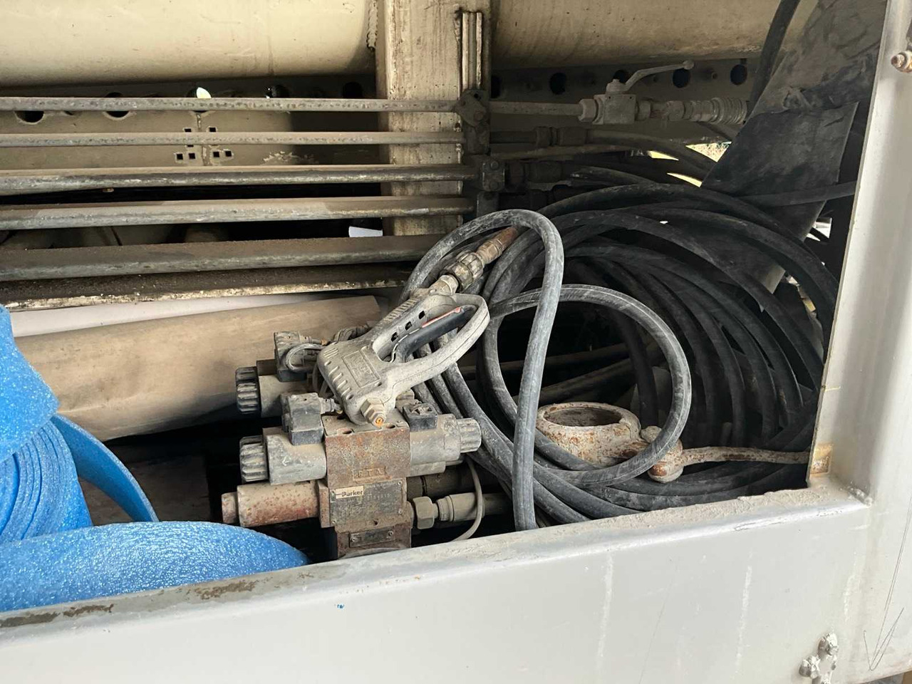 Camion KWB P-393-STI-H3 CHAPEOPLEGGER