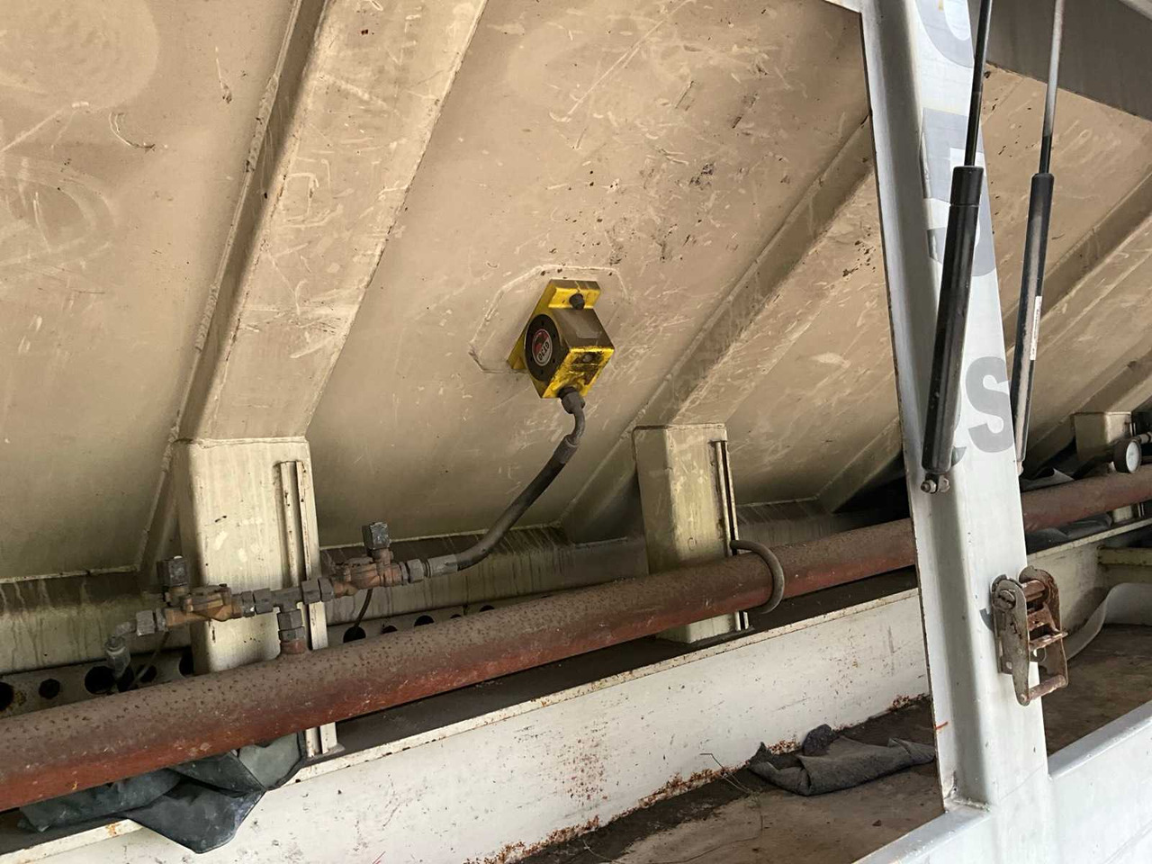 Camion KWB P-393-STI-H3 CHAPEOPLEGGER