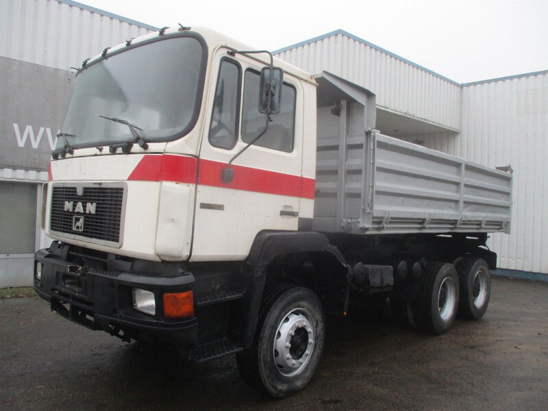 Camion benne MAN 26 322 ZF Manual , 6x4 , 3 way tipper , Spring suspension: photos 8
