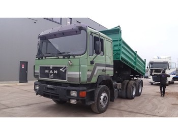 Camion benne MAN 26.372 (BIG AXLE / STEEL SUSPENSION / 6 CYLINDER ENGINE WITH MANUAL PUMP): photos 1