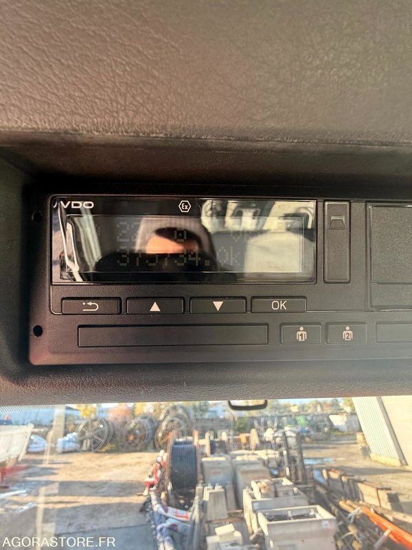 Camion MAN 8x4 - 32-400 BiBenne grue - 11.2014 / 375000 KM