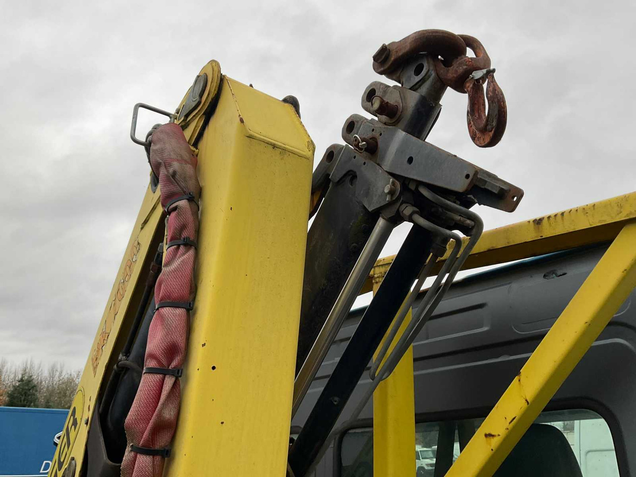 Camion MERCEDES-BENZ TRUCK WITH PALFINGER PK7000