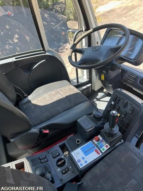 Camion MERCEDES UNIMOG U300