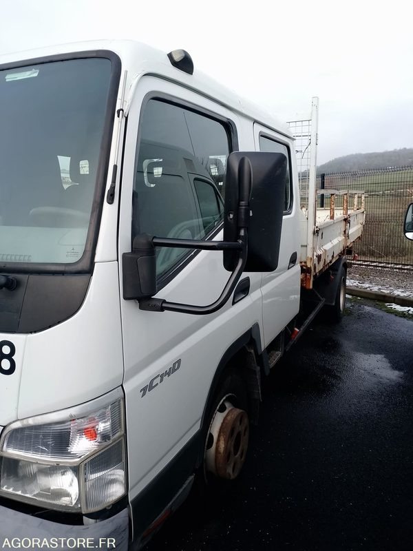 Camion MITSUBISHI CANTER ( MOTEUR HS )