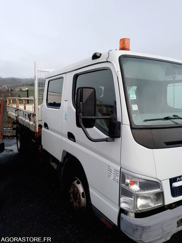 Camion MITSUBISHI CANTER ( MOTEUR HS )