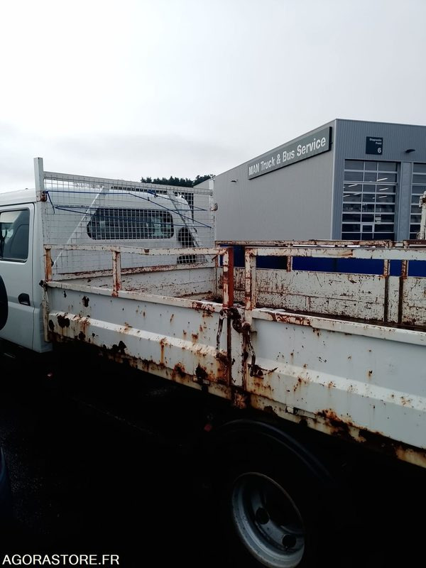 Camion MITSUBISHI CANTER ( MOTEUR HS )