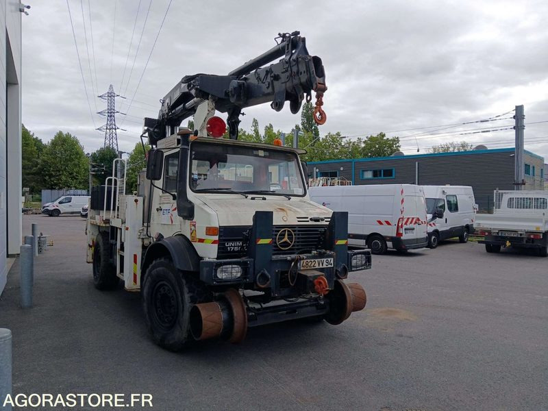 Camion Mercedes-Benz Unimog Rail/Route benne grue - 1989/ 66131KM