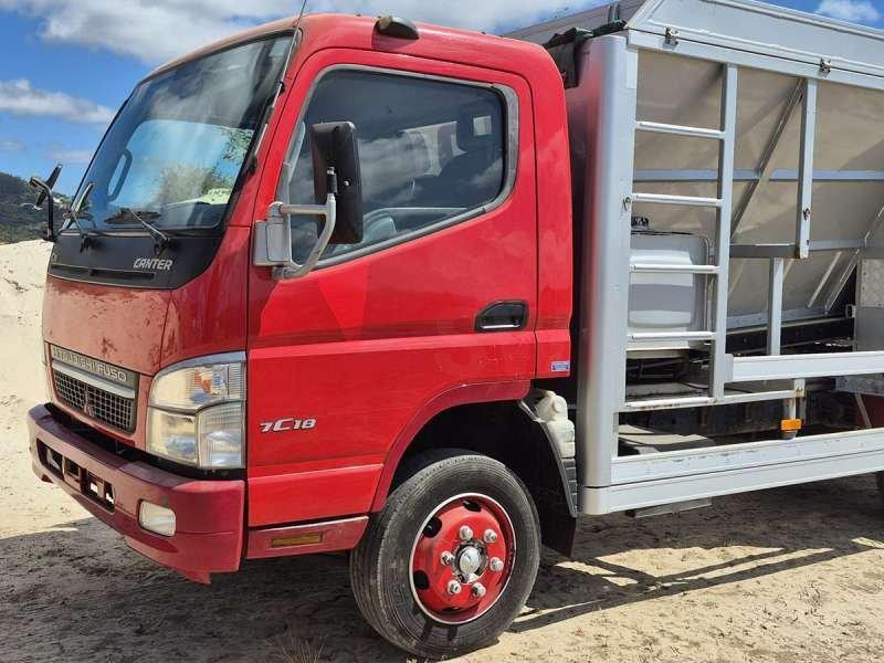 Camion Mitsubishi FUSO CANTER 7C18