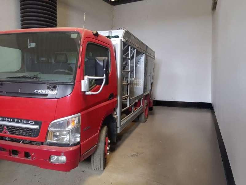 Camion Mitsubishi FUSO CANTER 7C18