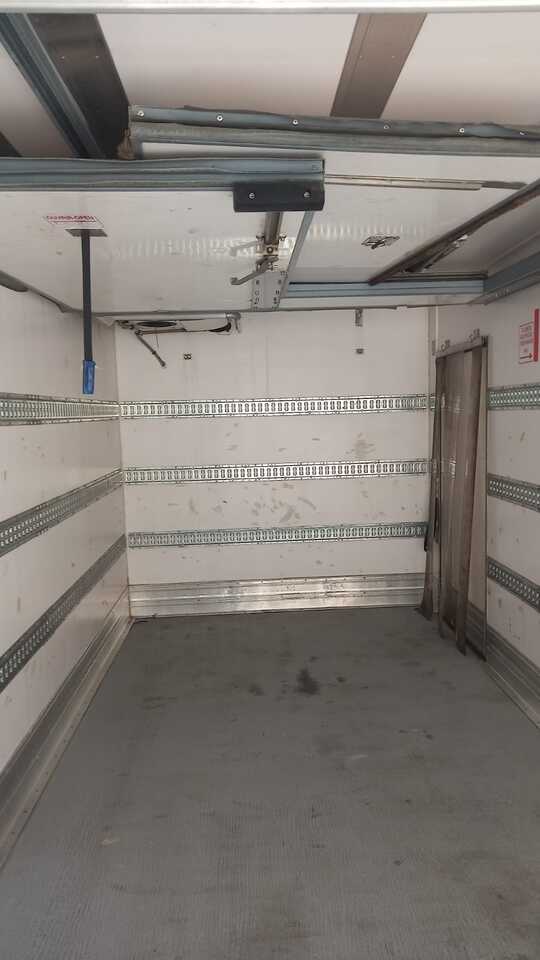 Camion frigorifique pour transport de la nourriture RENAULT MIDLUM 180.10: photos 3