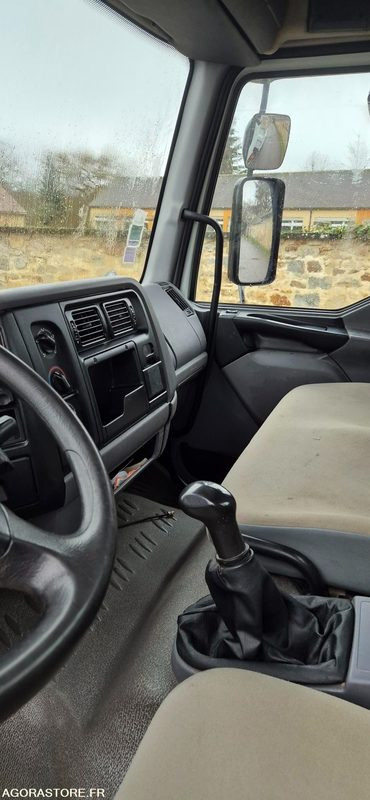 Camion RENAULT MIDLUM GRUE - 2003 -143000km