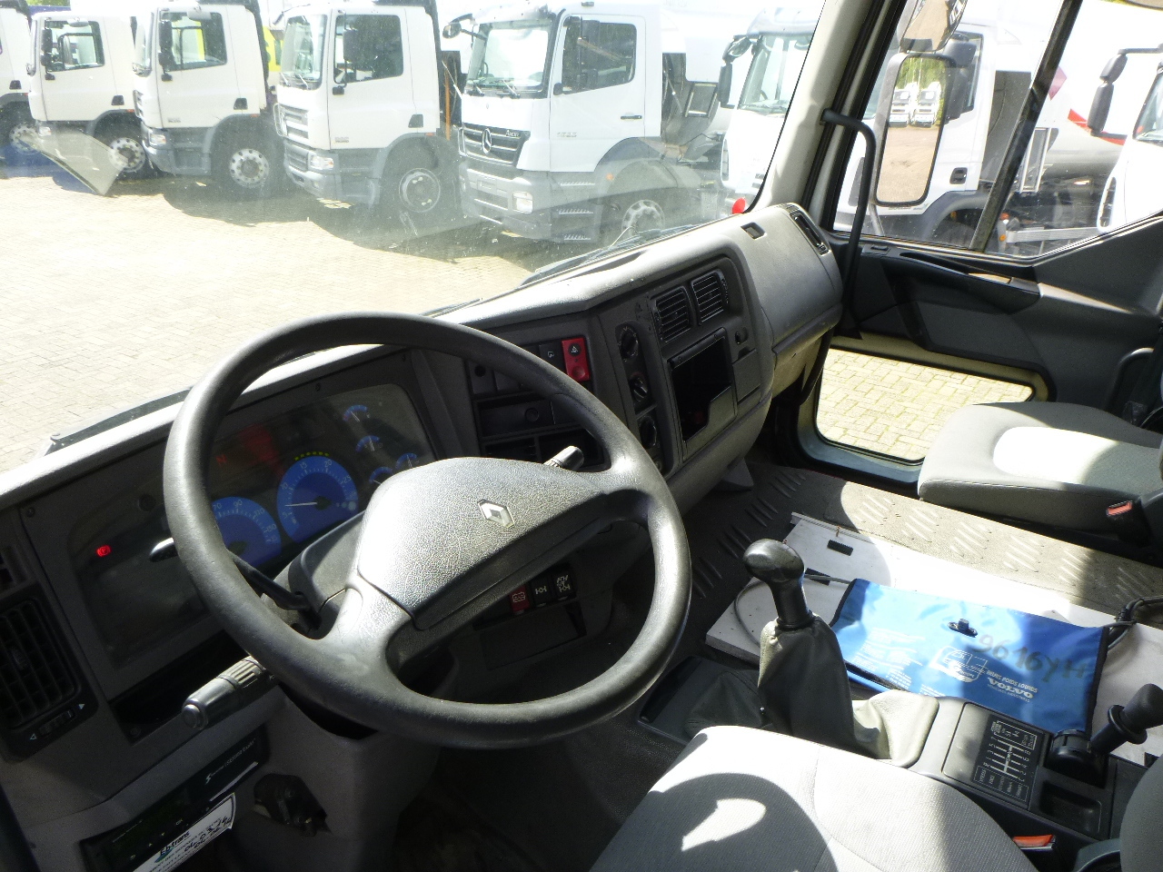 Camion citerne pour transport de LPG Renault Premium 270.19 4x2 gas tank 19.7 m3: photos 18