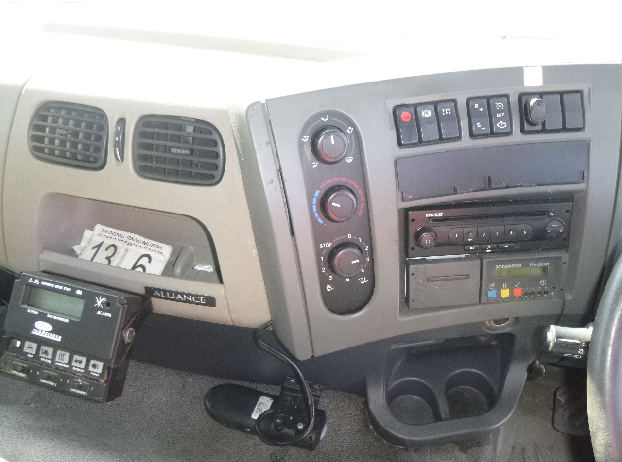 Camion frigorifique Renault Premium 370 dxi 6x2 RHD Carrier Supra 950 MT frigo: photos 9