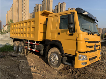Camion benne pour transport de équipements lourds SINOTRUK Howo Tipper truck 371: photos 1