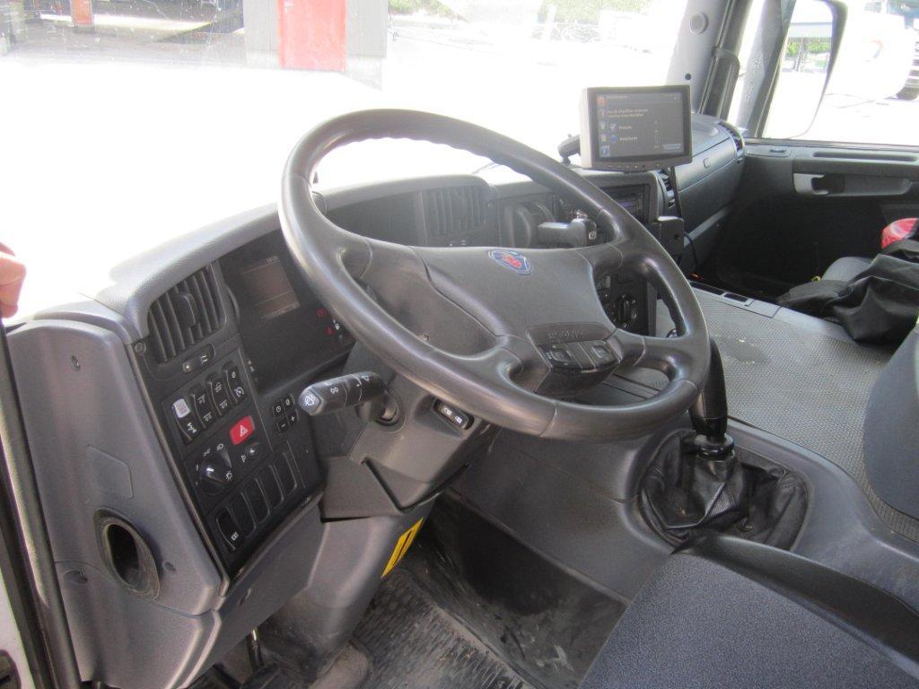 Camion citerne Scania P320: photos 6