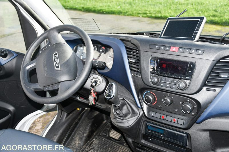 Camion VEHICULE EVENEMENTIEL - CAMION PODIUM IVECO DAILY 6000 kms 2018