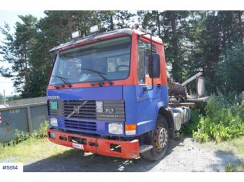Camion porte-conteneur/ Caisse mobile Volvo FL7: photos 1