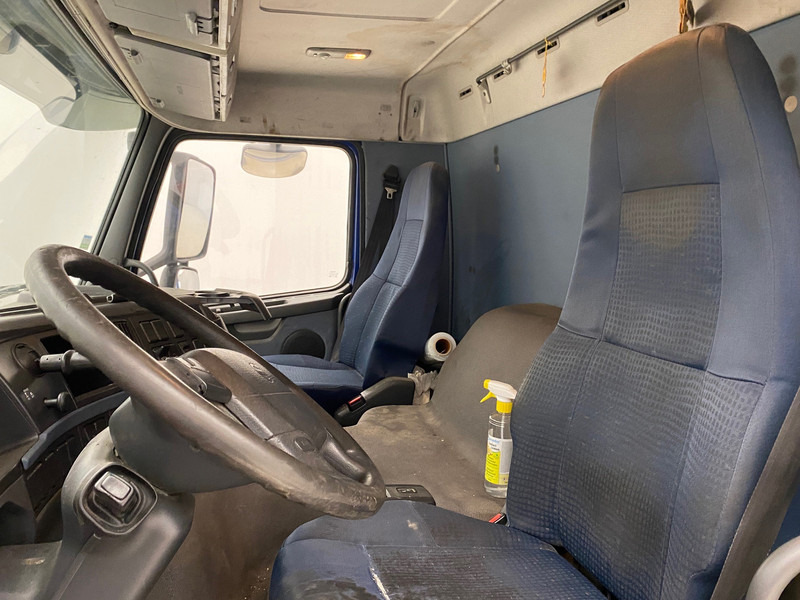 Camion à rideaux coulissants Volvo FM 300 - 6x2: photos 11