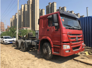 Camion plateau pour transport de équipements lourds howo HOWO 371 Tractor: photos 1