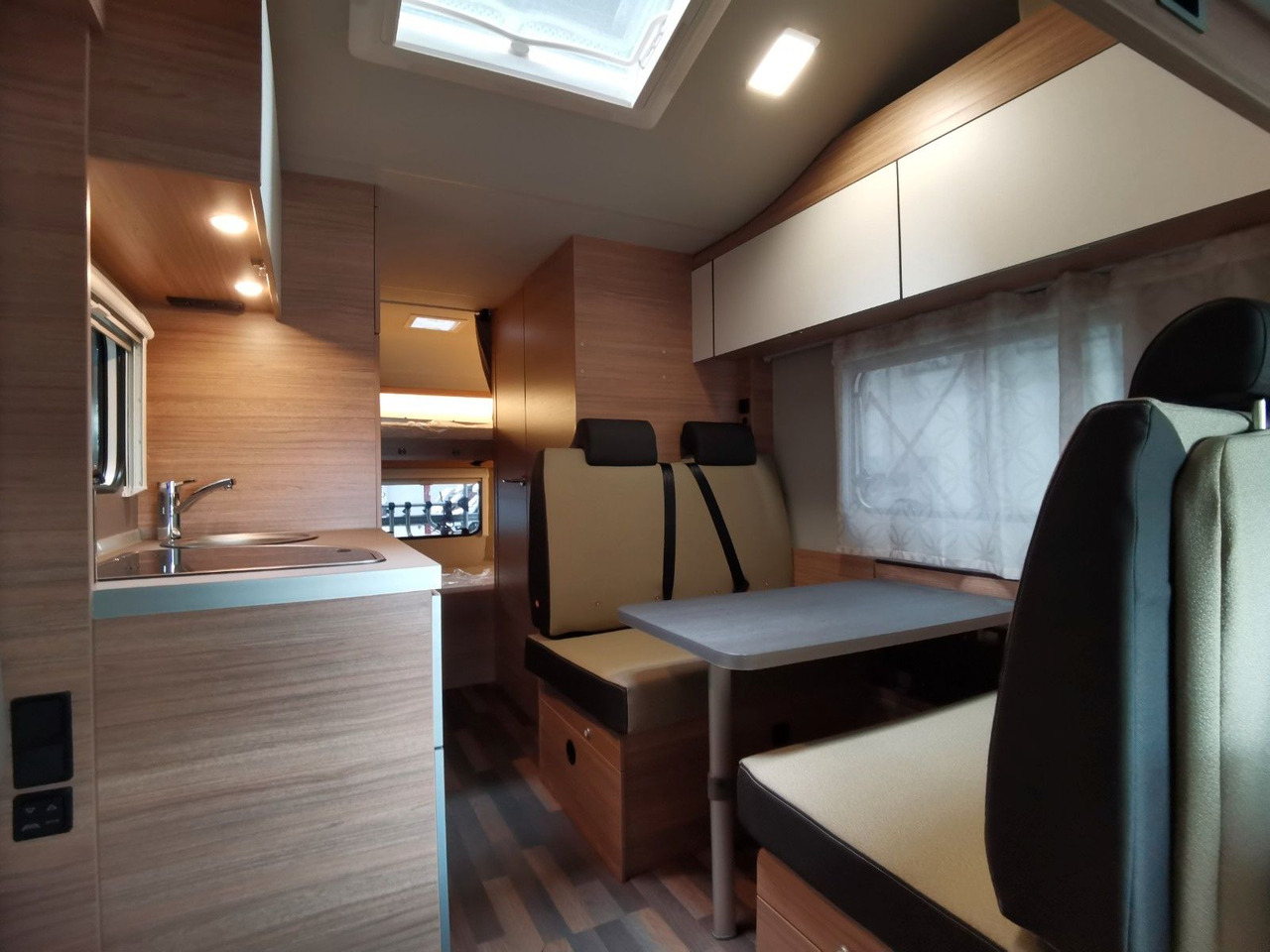 Camping-car capucine Weinsberg CARAHOME 600 DKG / 140PS / ETAGENBETTEN / 5xPERS