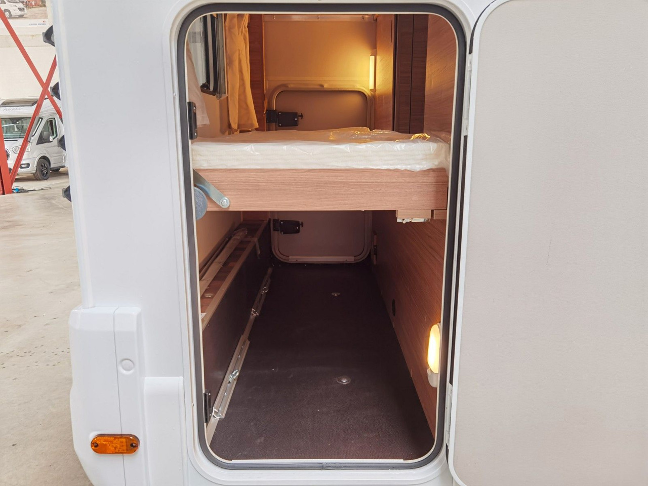 Camping-car capucine Weinsberg CARAHOME 600 DKG / 140PS / ETAGENBETTEN / 5xPERS