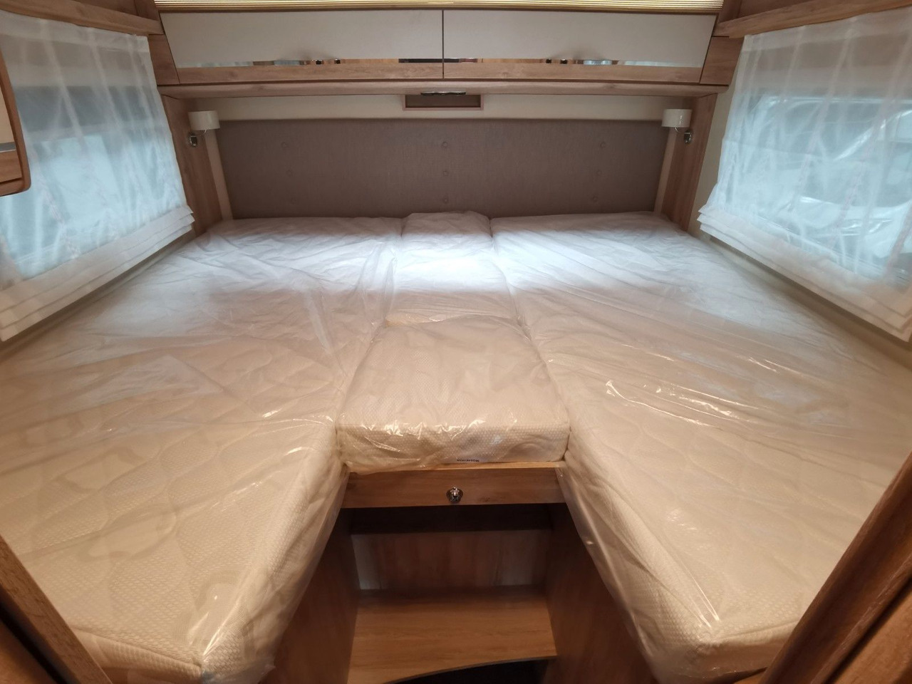 Camping-car intégral Eura Mobil INTEGRA LINE 720 EF /180PS-9G MAXI/ EINZELBETTEN