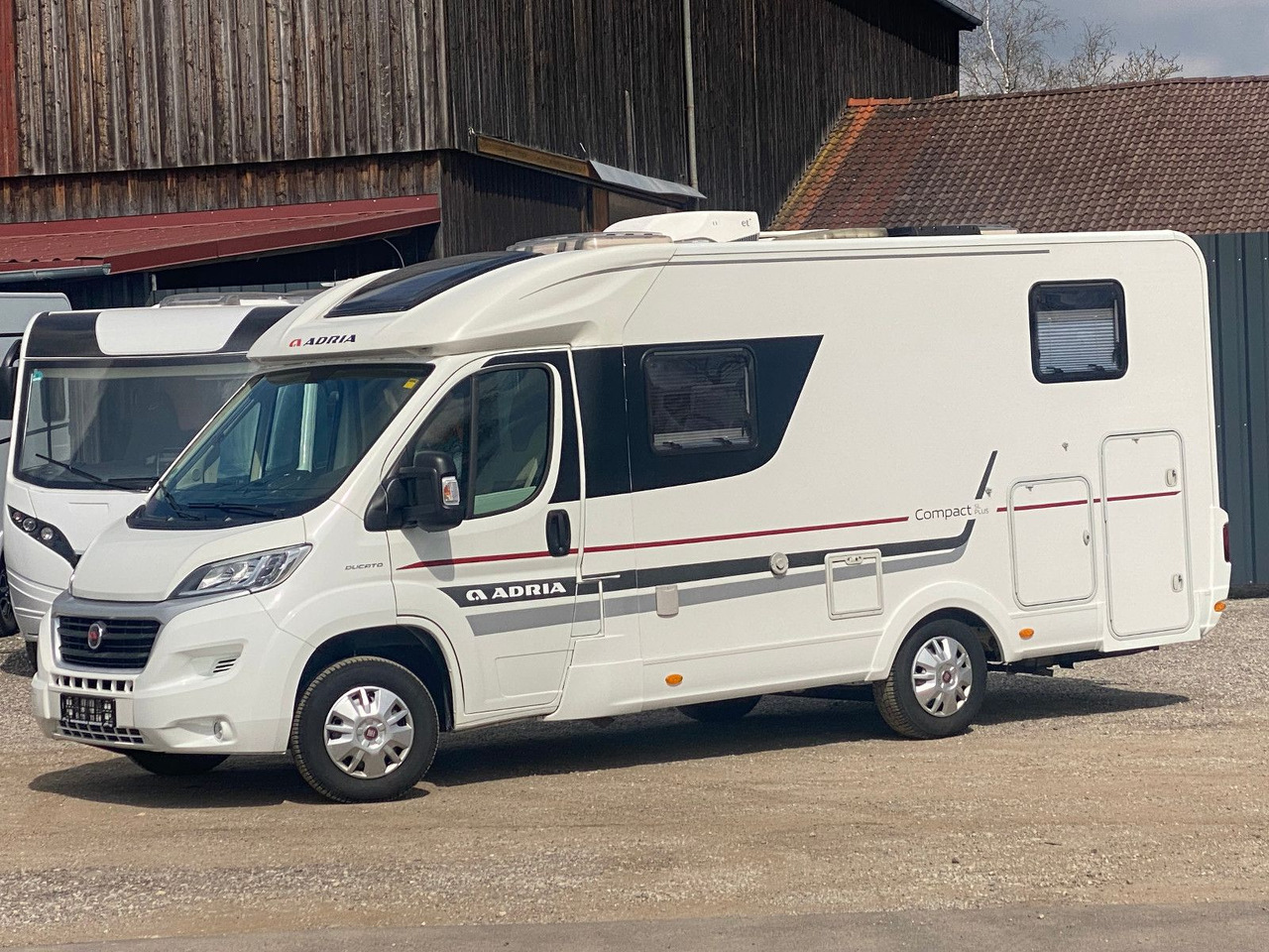 Camping-car profilé Adria Compact SL