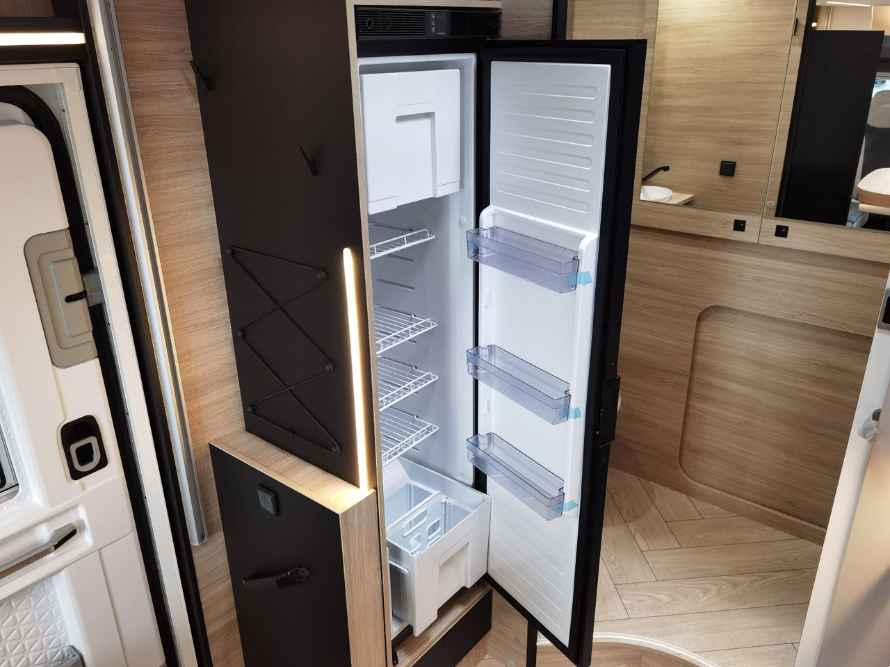 Camping-car profilé Chausson 630 TITANIUM / - 2026 - / EINZEL.- HUBBETTEN