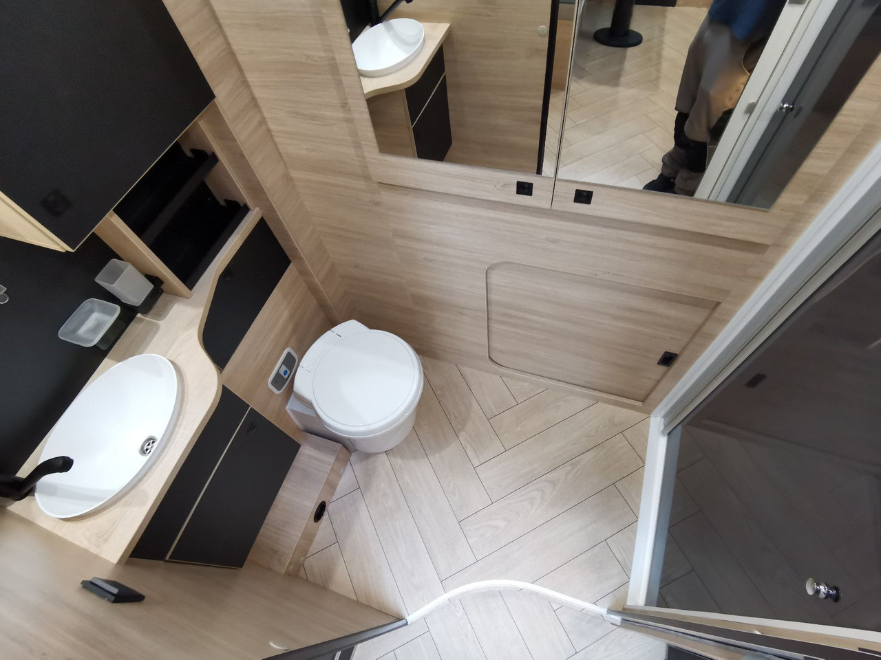 Camping-car profilé Chausson 630 TITANIUM / - 2026 - / EINZEL.- HUBBETTEN