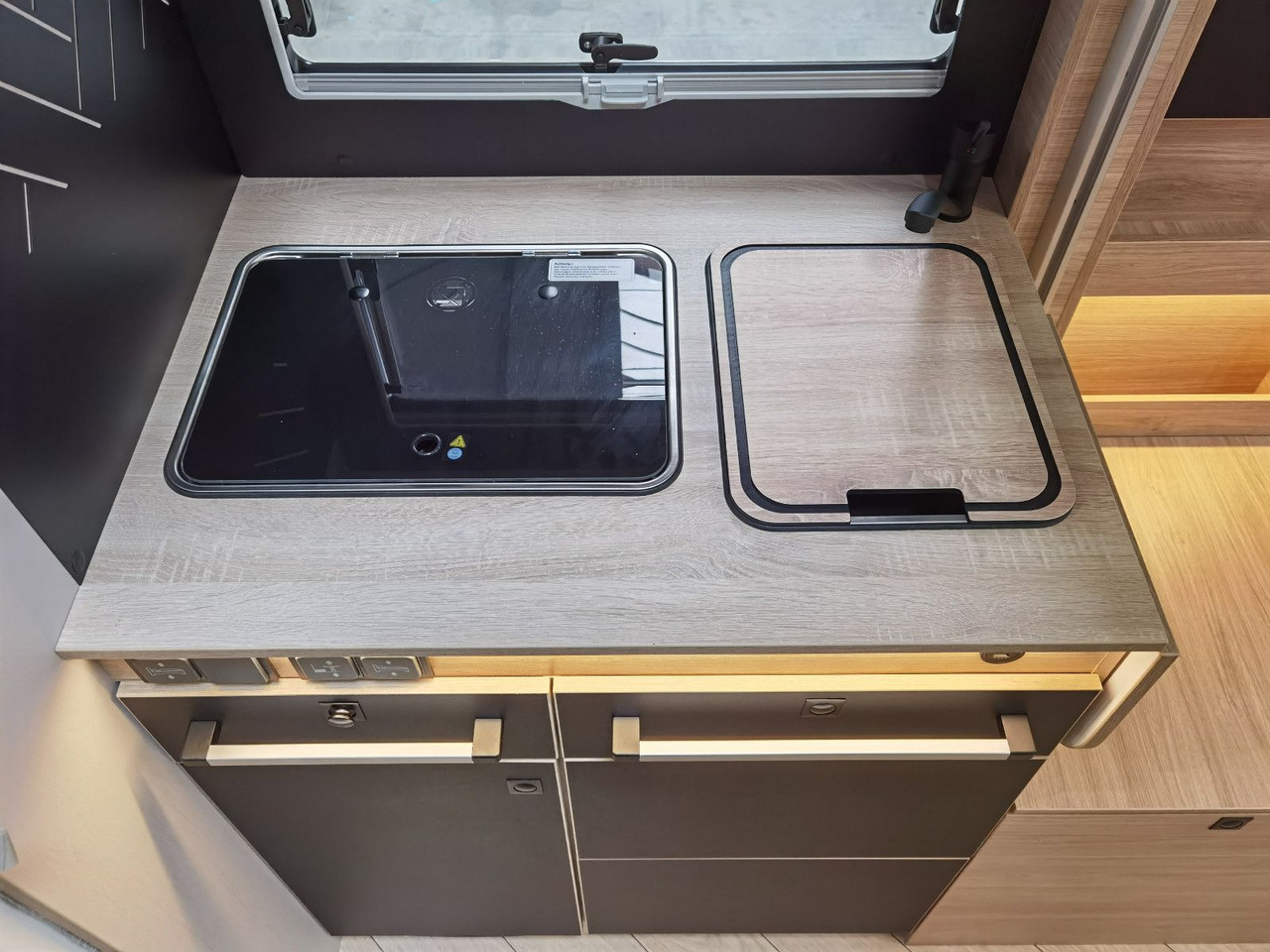 Camping-car profilé Chausson 630 TITANIUM / - 2026 - / EINZEL.- HUBBETTEN