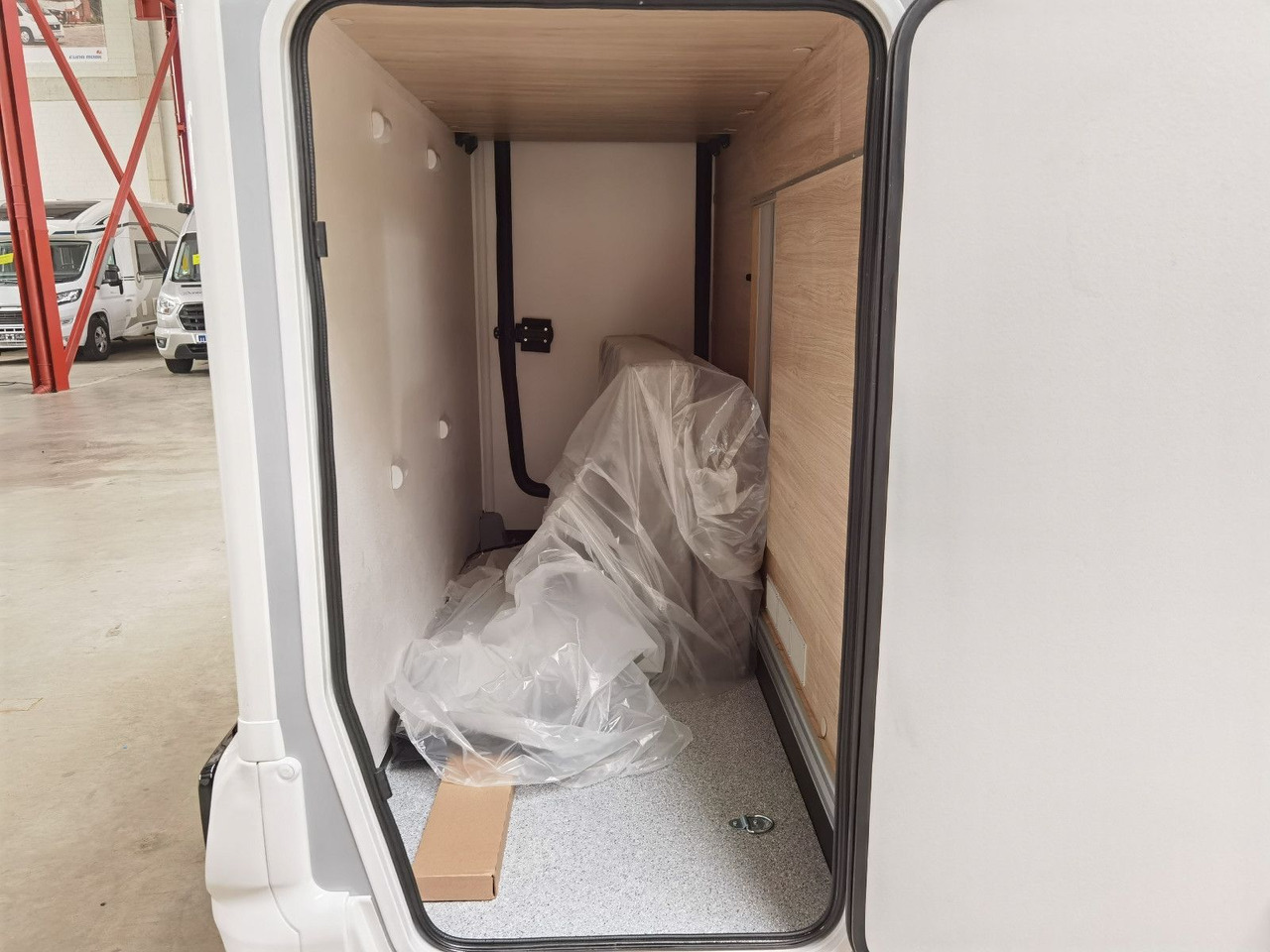 Camping-car profilé Chausson 630 TITANIUM / - 2026 - / EINZEL.- HUBBETTEN