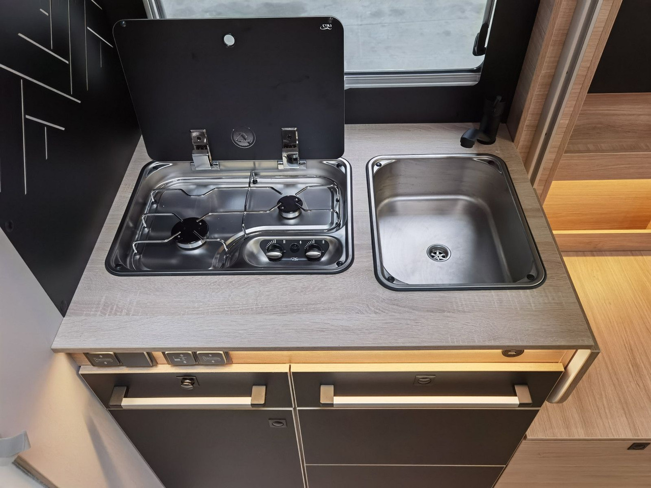 Camping-car profilé Chausson 630 TITANIUM / - 2026 - / EINZEL.- HUBBETTEN