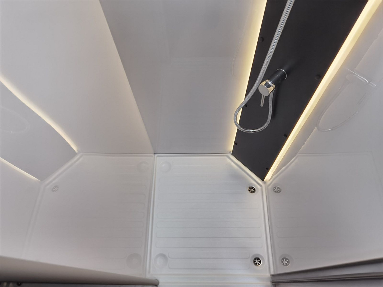 Camping-car profilé Chausson 640 TITANIUM / -2026- / 165PS-8G. / XXL- HUBBETT