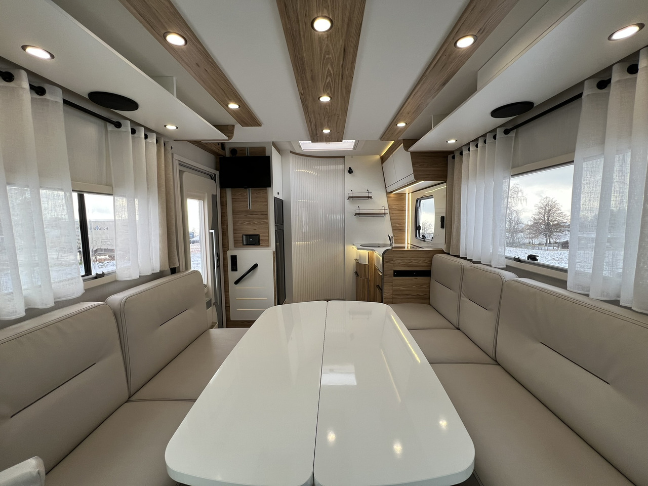 Camping-car profilé Pilote Pacific P696D Hubbett - Solar - Markise