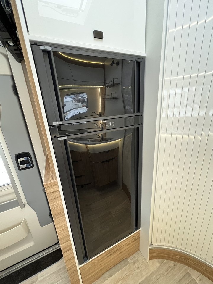 Camping-car profilé Pilote Pacific P696D Hubbett - Solar - Markise