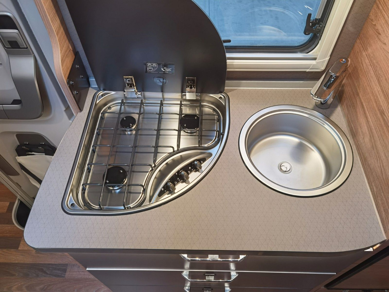 Camping-car profilé Weinsberg CARACOMPACT 600 MEG PEPPER / 8G. - AUTOMATIK