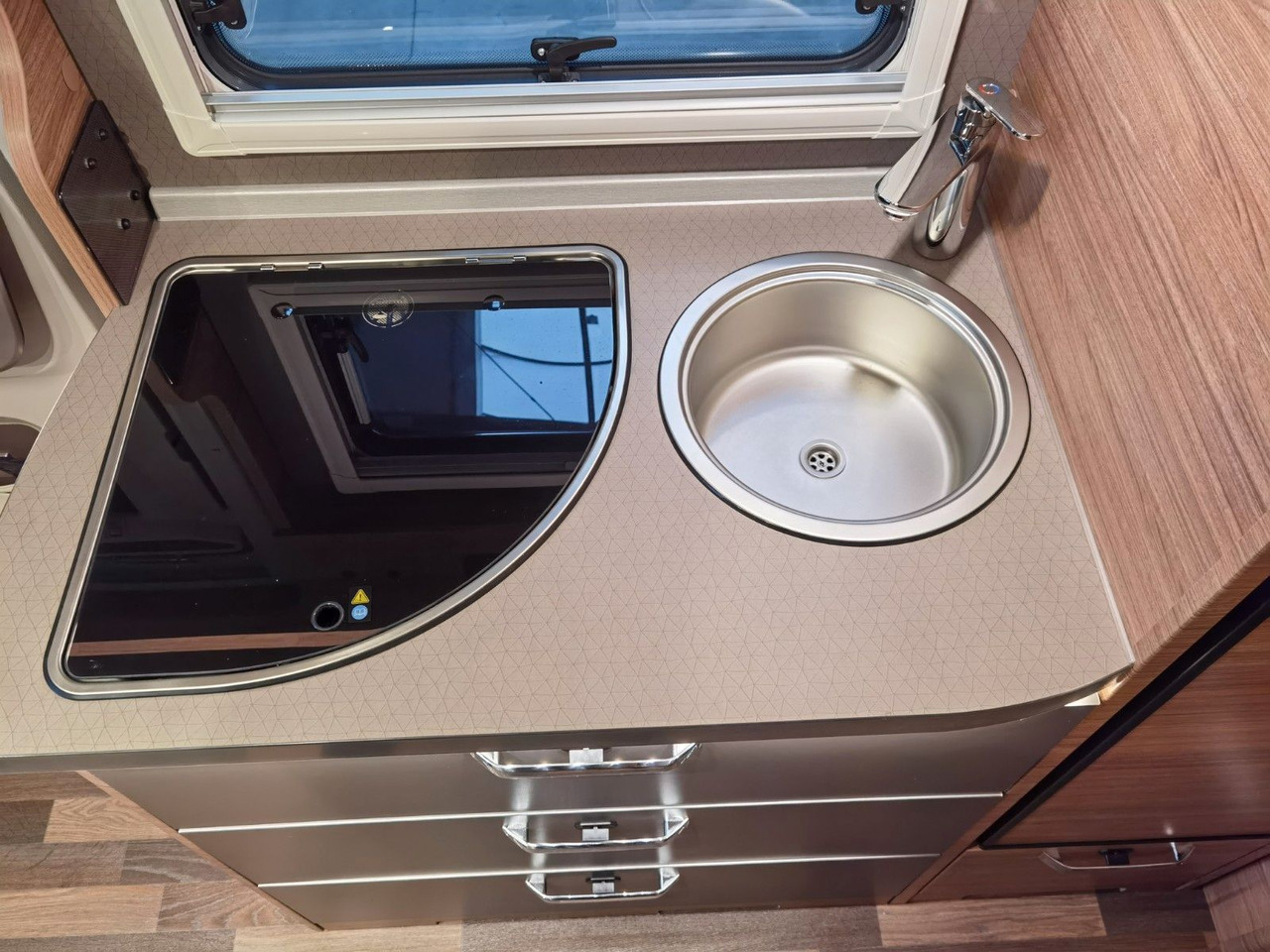 Camping-car profilé Weinsberg CARACOMPACT SUITE 640 MEG PEPPER / - MODELL 2026