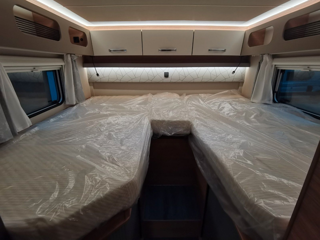 Camping-car profilé Weinsberg CARASUITE 650 MEG/155-DSG/EINZELBETTEN & HUBBETT