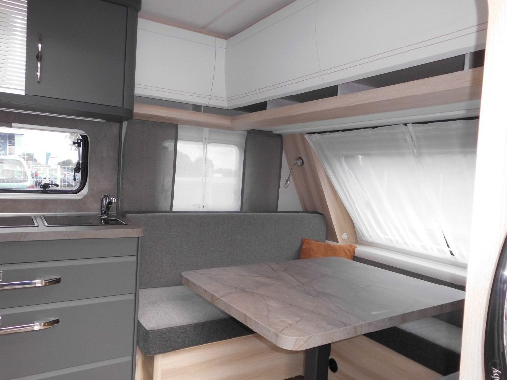 Caravane Hobby De Luxe 495 WFB 2026 AUTARK Ambiente 1800kg.++